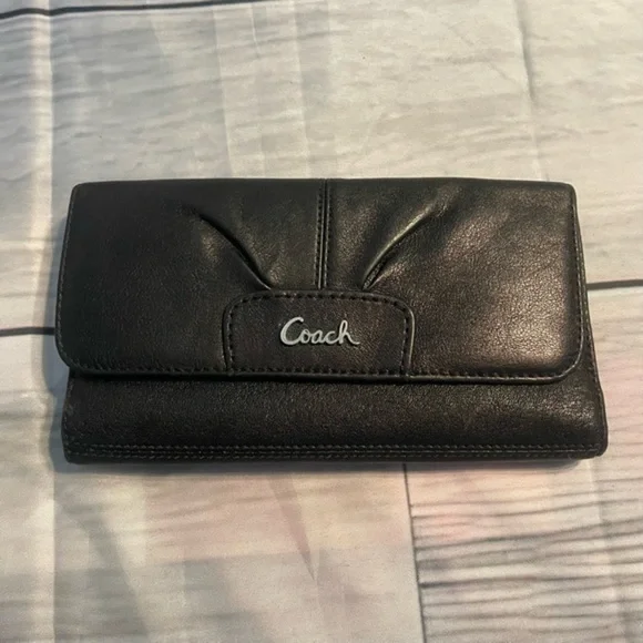 Coach Black Leather Essentials Poppy Trifold Wallet EUC​ - Picture 2 of 10